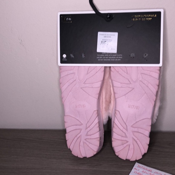 Charles Albert Fluffy Faux Fur Slippers M (7-8) - Picture 6 of 6